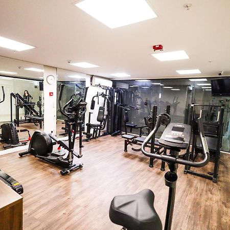ฮอลิเดย์ อินน์ เอ็กซ์เพรส กูยาบา ภายนอก รูปภาพ The gym at the London Business School