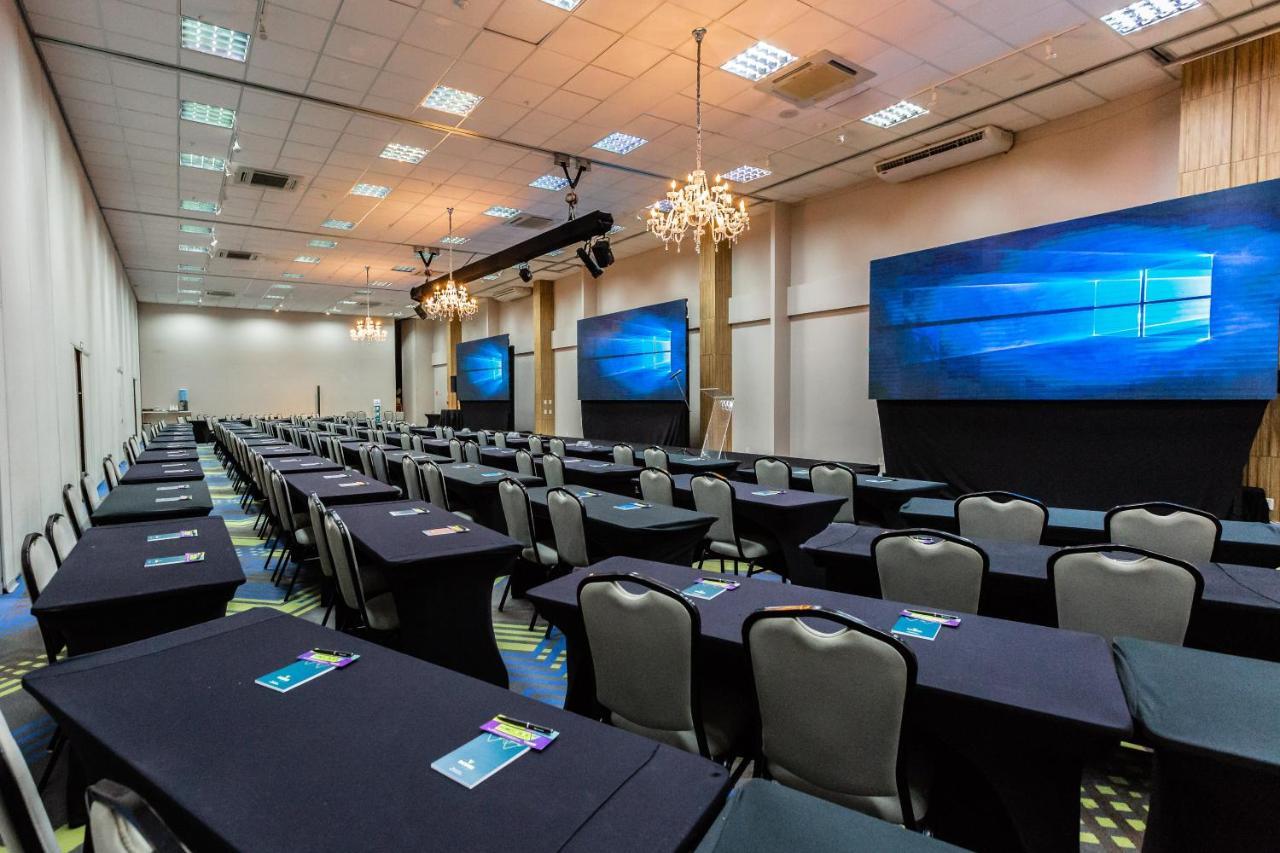 ฮอลิเดย์ อินน์ เอ็กซ์เพรส กูยาบา ภายนอก รูปภาพ The 2016 conference