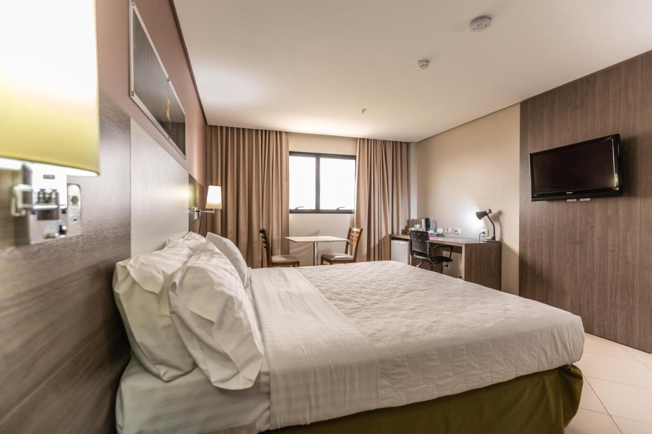 ฮอลิเดย์ อินน์ เอ็กซ์เพรส กูยาบา ภายนอก รูปภาพ Standard room