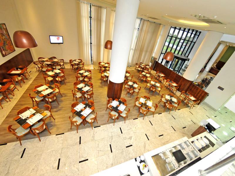 ฮอลิเดย์ อินน์ เอ็กซ์เพรส กูยาบา ภายนอก รูปภาพ The restaurant
