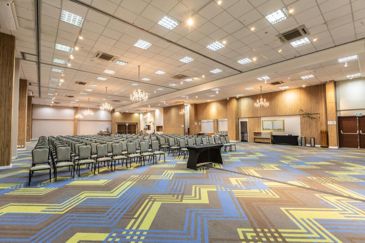 ฮอลิเดย์ อินน์ เอ็กซ์เพรส กูยาบา ภายนอก รูปภาพ The Grand Ballroom