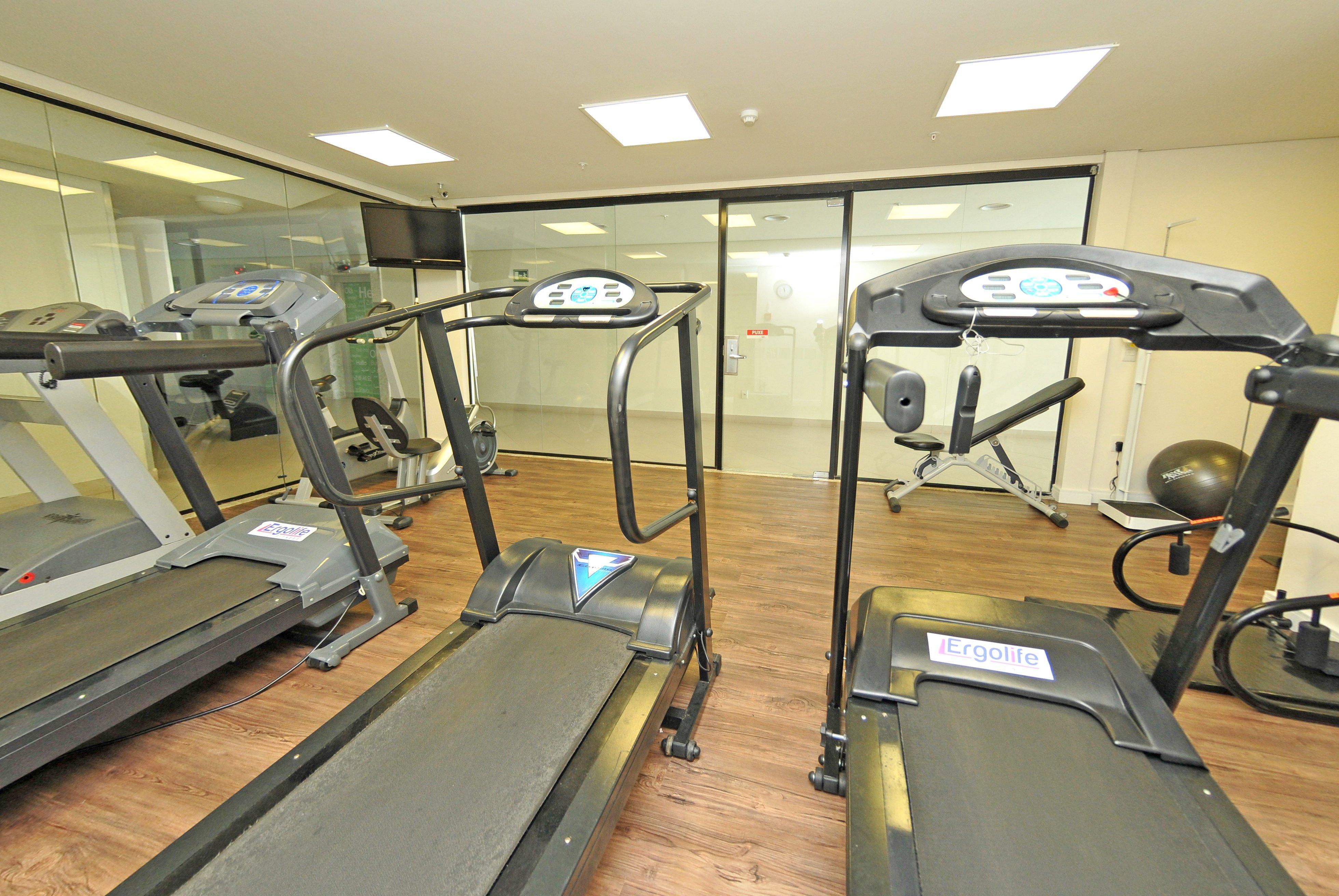 ฮอลิเดย์ อินน์ เอ็กซ์เพรส กูยาบา ภายนอก รูปภาพ A treadmill