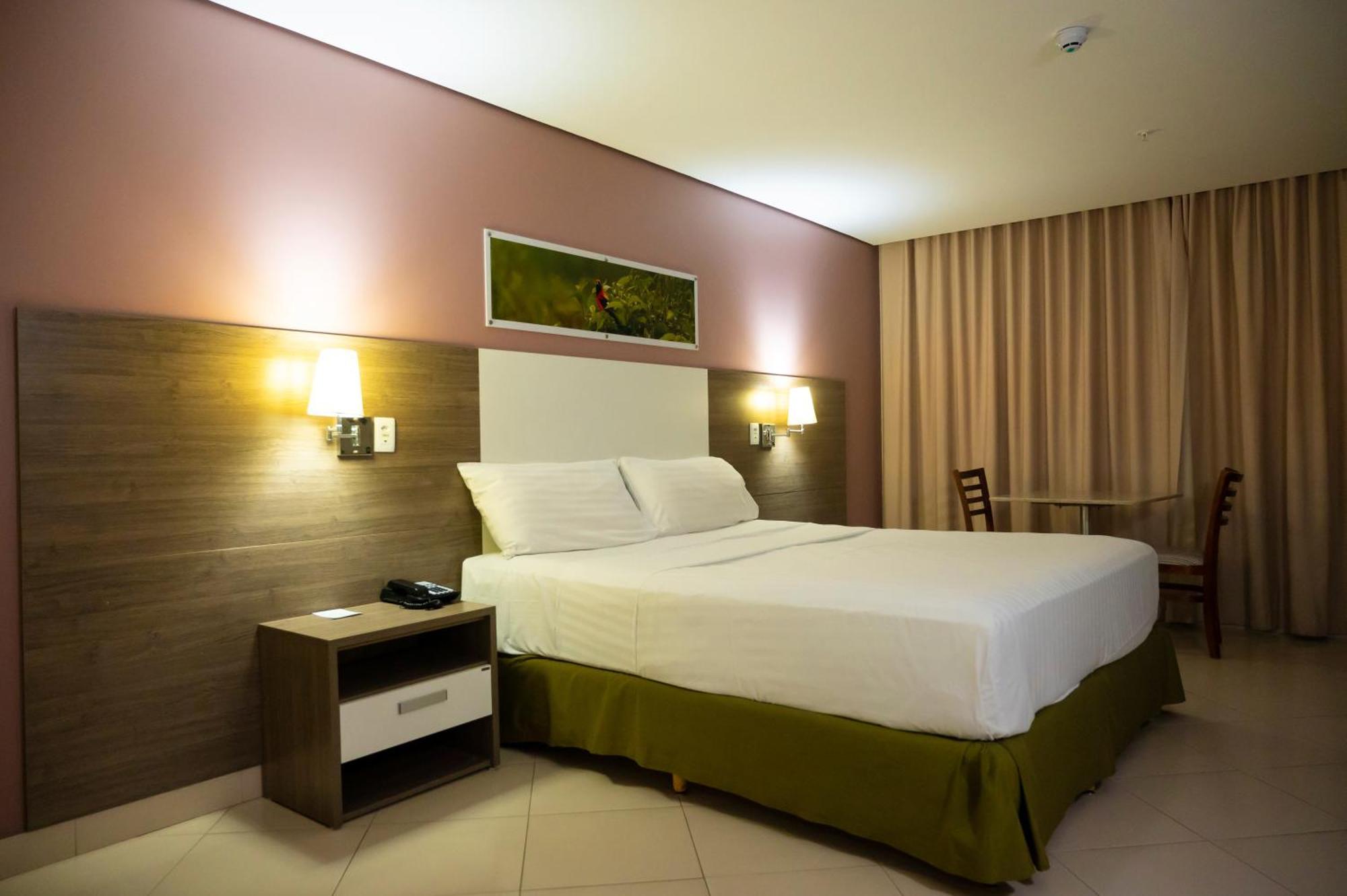 ฮอลิเดย์ อินน์ เอ็กซ์เพรส กูยาบา ภายนอก รูปภาพ A room at the hotel