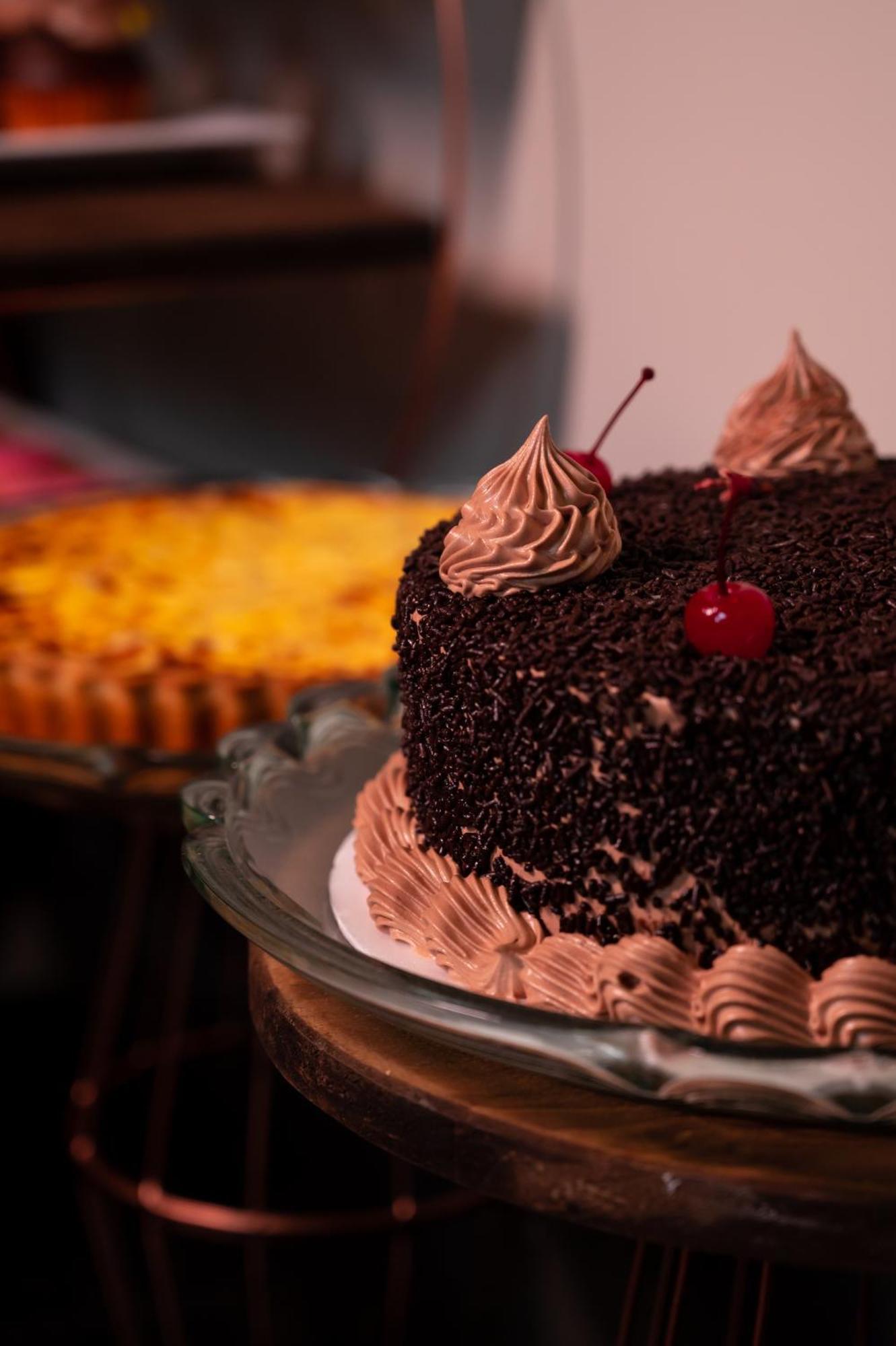 ฮอลิเดย์ อินน์ เอ็กซ์เพรส กูยาบา ภายนอก รูปภาพ A chocolate cake