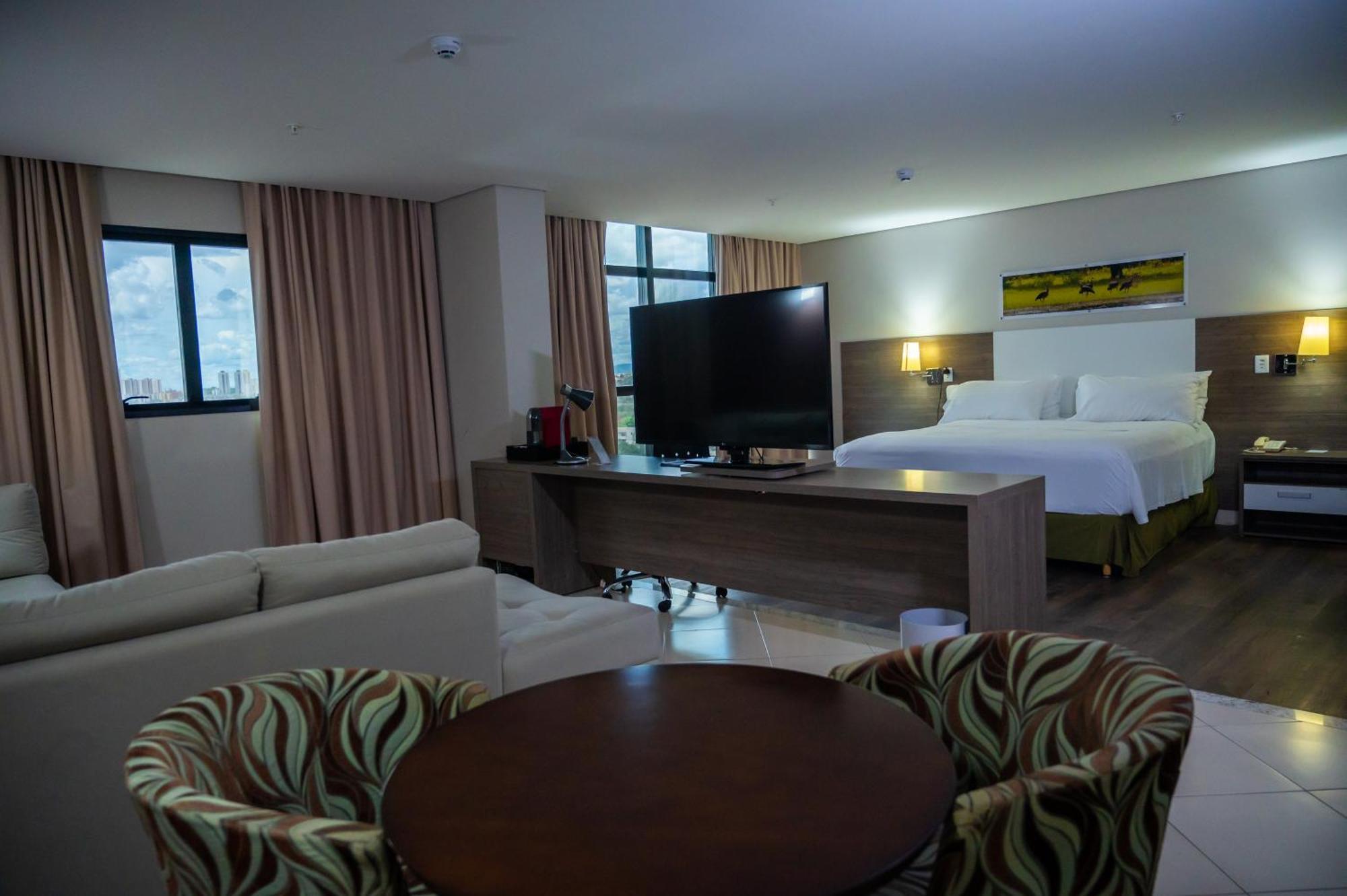 ฮอลิเดย์ อินน์ เอ็กซ์เพรส กูยาบา ภายนอก รูปภาพ Suite