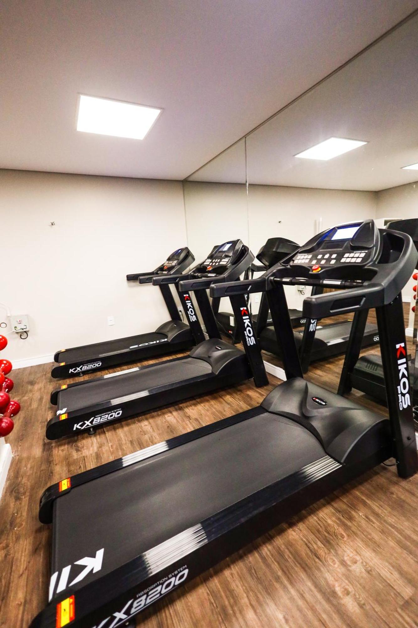 ฮอลิเดย์ อินน์ เอ็กซ์เพรส กูยาบา ภายนอก รูปภาพ A treadmill