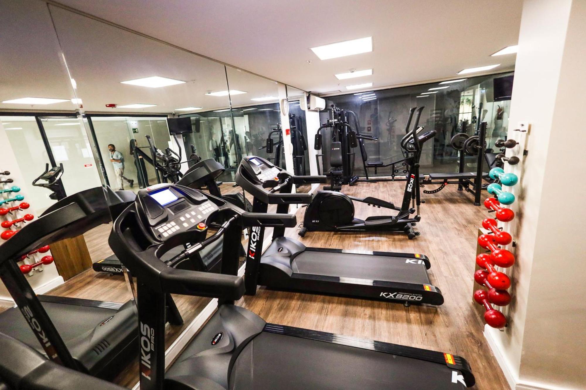 ฮอลิเดย์ อินน์ เอ็กซ์เพรส กูยาบา ภายนอก รูปภาพ The gym at the hotel